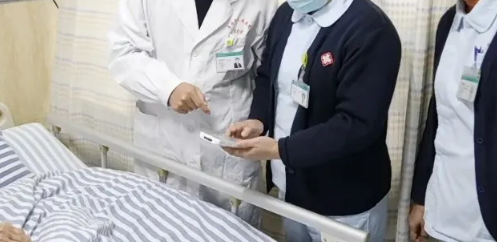 貴港市人民醫(yī)院在移動護(hù)理環(huán)節(jié)使用東集小碼哥CRUISE2 5G-HC.png 貴港市人民醫(yī)院在移動護(hù)理環(huán)節(jié)使用東集小碼哥CRUISE2 5G-HC.png